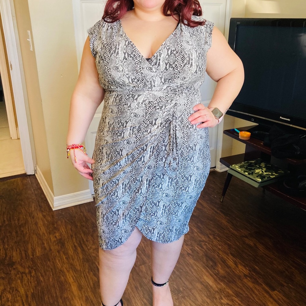 Dress - Picture 3 of 8